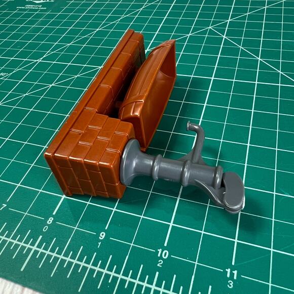 Vintage Style Mini Water Pump Brick Base Brown Trough Plastic Horse Toy FLAW - Picture 4 of 12
